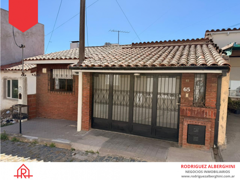 Casa en barrio PYM (Nº 65. Acceso por 34 e/23 y 25)