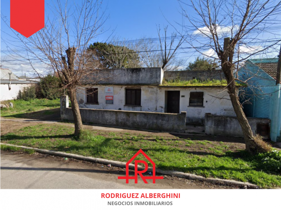 Casa en venta a reciclar (Calle 108 e/ Av. Eva Perón y 17)