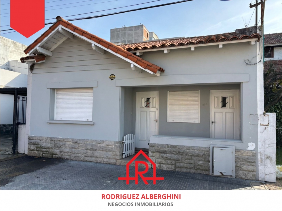 CASA EN VENTA, EXCELENTE UBICACIÓN (Calle 24 e/19 y 21)