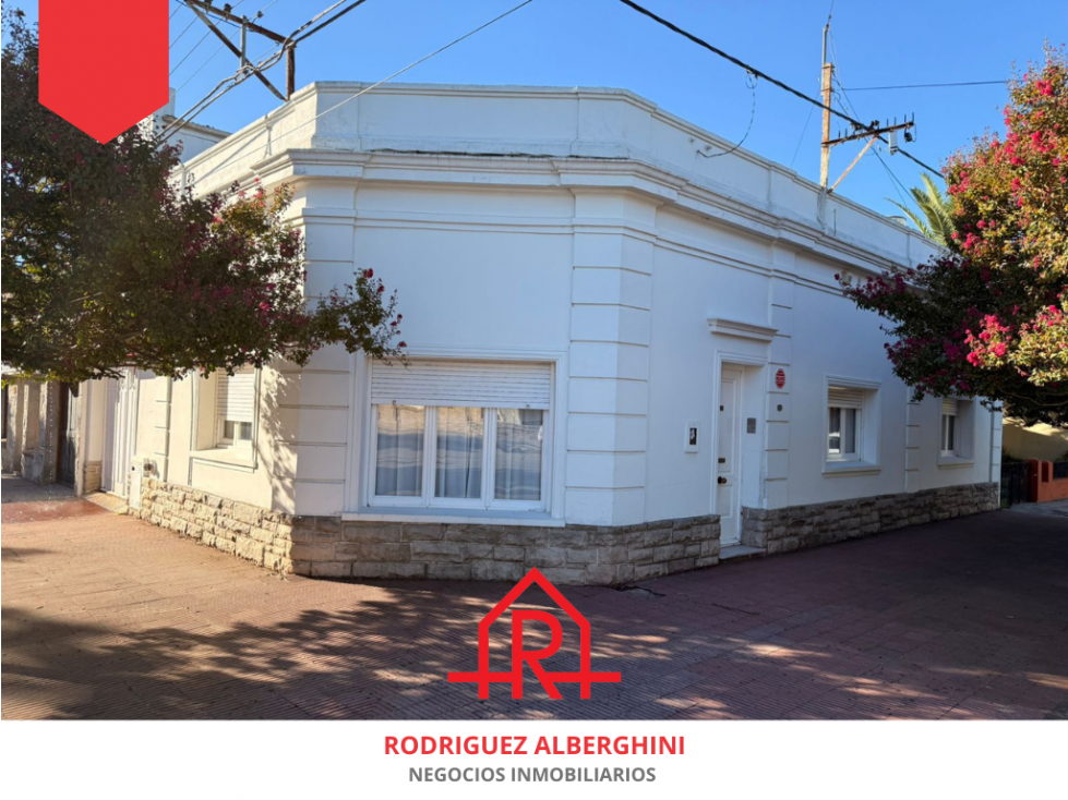Casa en venta (Calle 20 esq. 25)
