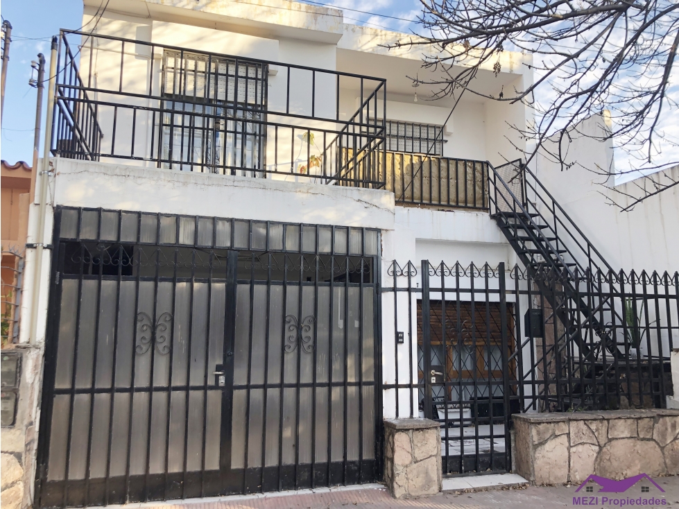 ALQUILO CASA C/ COCHERA DISPONIBLE EN NOVIEMBRE