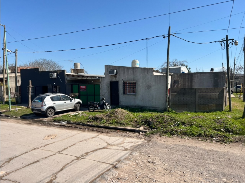 4 propiedades en un lote de 576 m² Berisso - 1