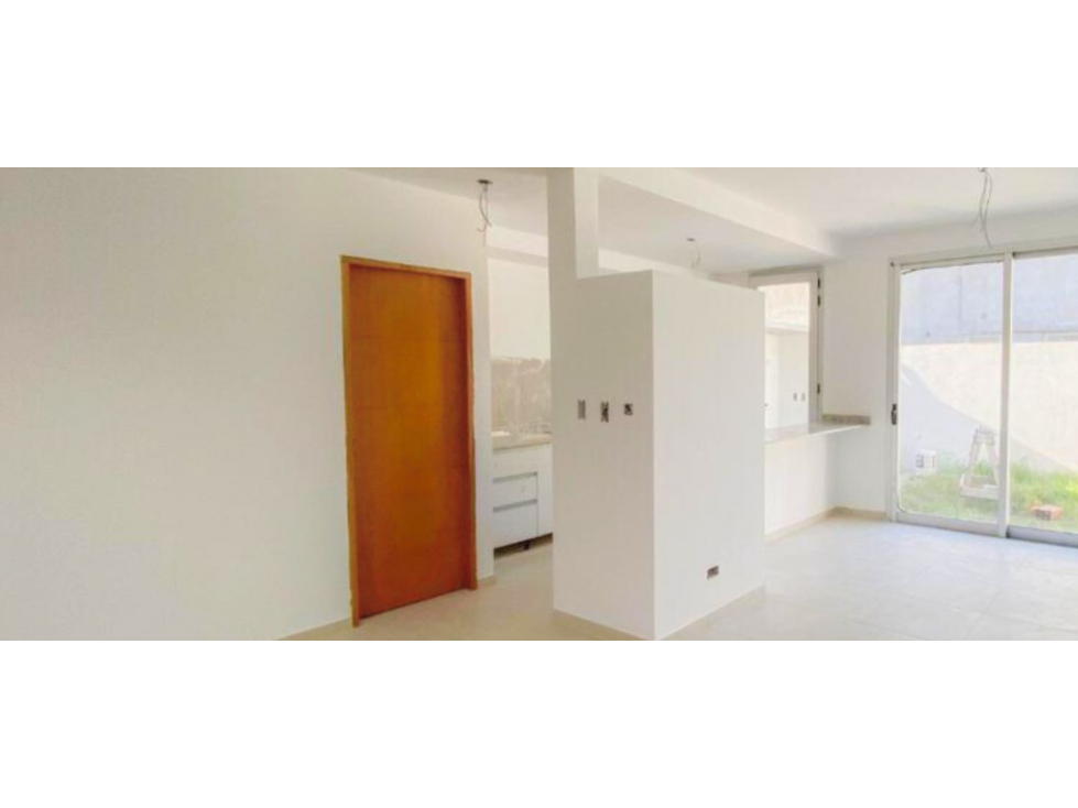 Calle 11 entre 517 y 518. - Duplex en Venta - 3