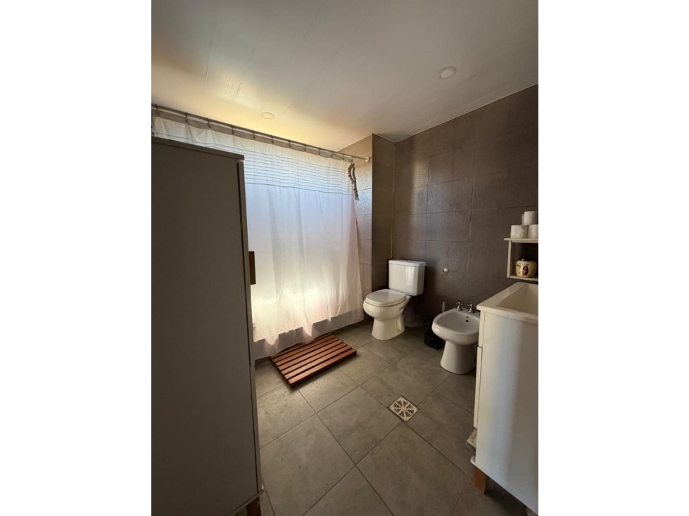 Casa 3 dormitorios con pileta y amplio lote La Plata — foto 6
