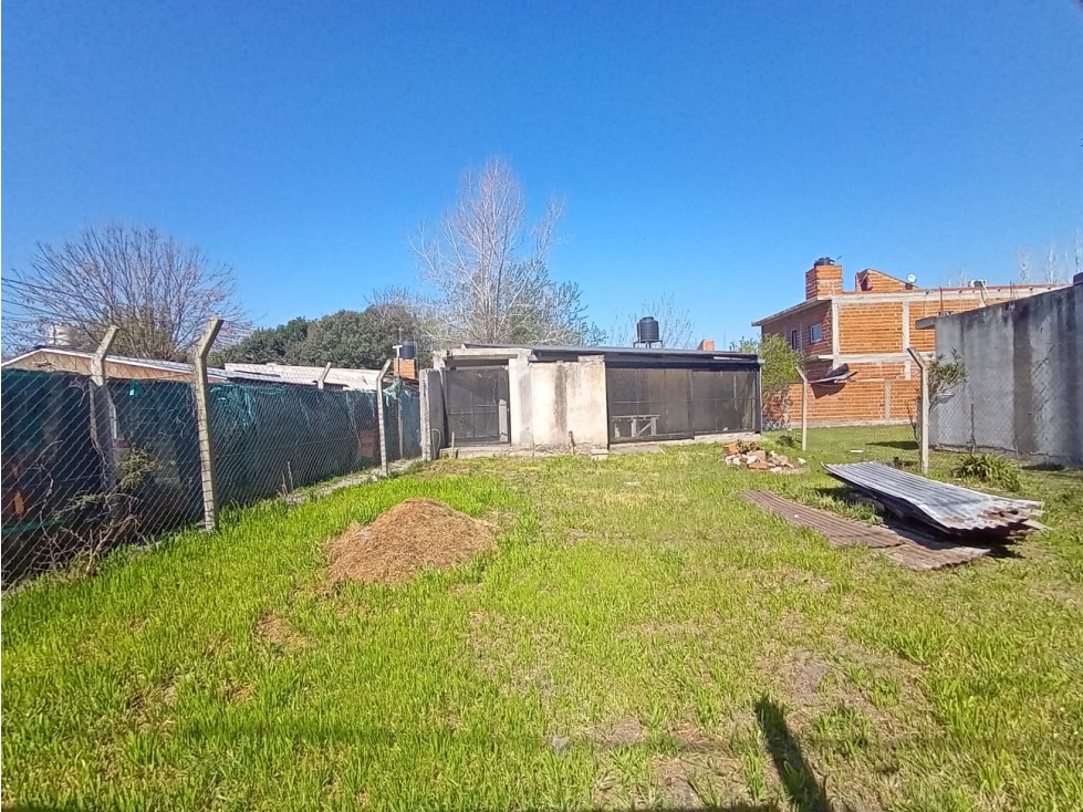 Casa a estrenar 1 ambiente divisible con parque y galería en Olmos