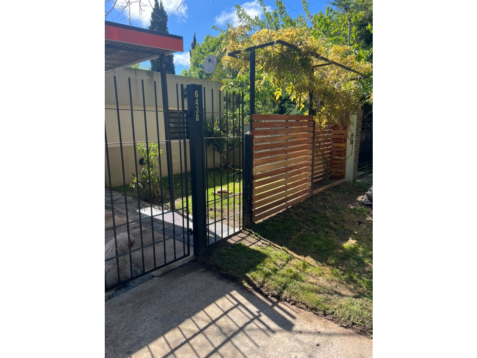 Casa de 2 dormitorios con pileta y quincho en Villa Garibaldi — foto 3
