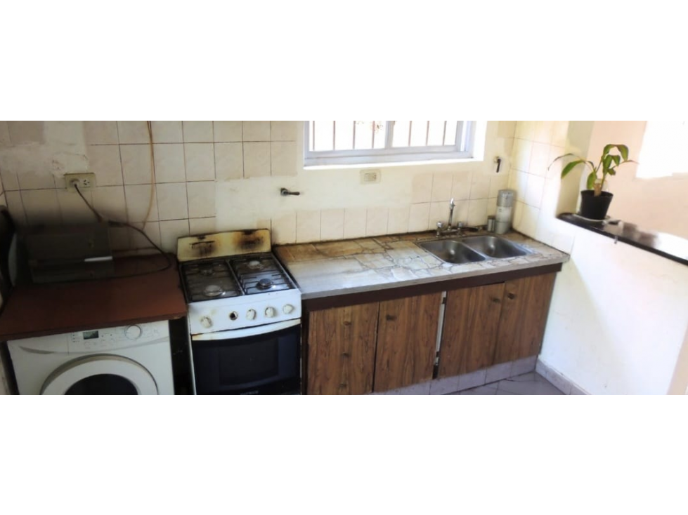 Calle 124 e/ 14 y 15, Berisso- Casa en Venta - 4