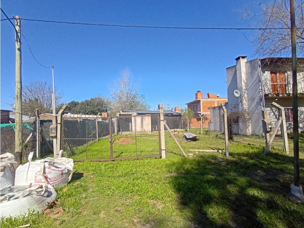 Casa a estrenar 1 ambiente divisible con parque y galería en Olmos — foto 2