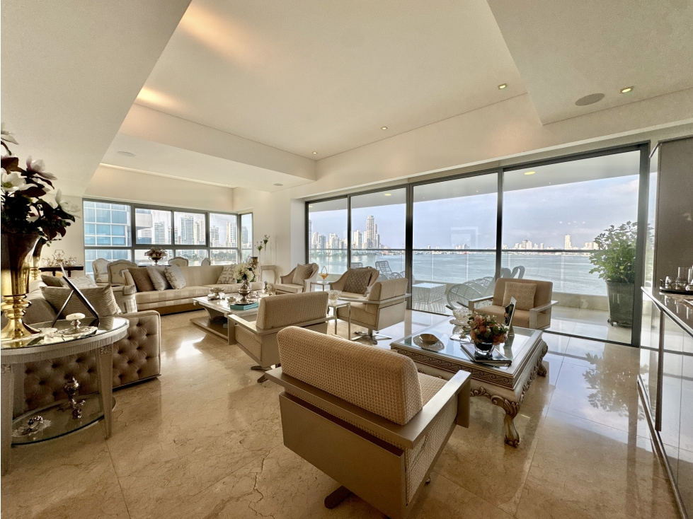 VENTA Apartamento en Castillogrande, Edificio Claro de Luna