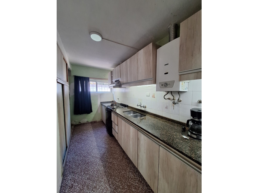 Casa con un departamento y salon a metros del río de playas de oro - 2