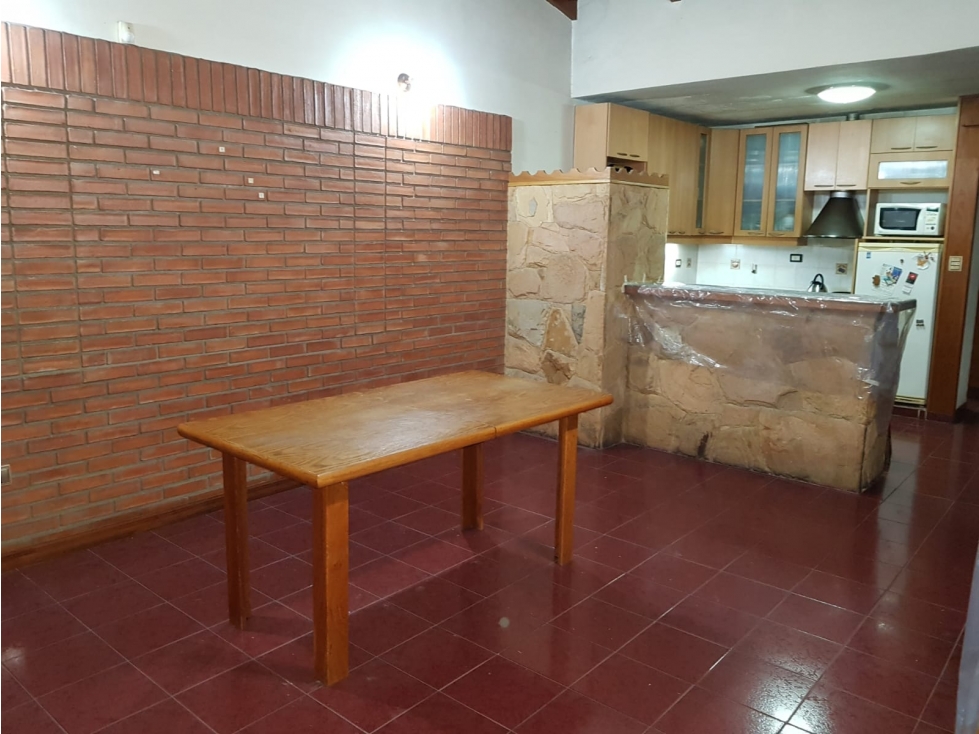 Casa 3 dorm Amplio Patio cerca de P Sarmiento - 2