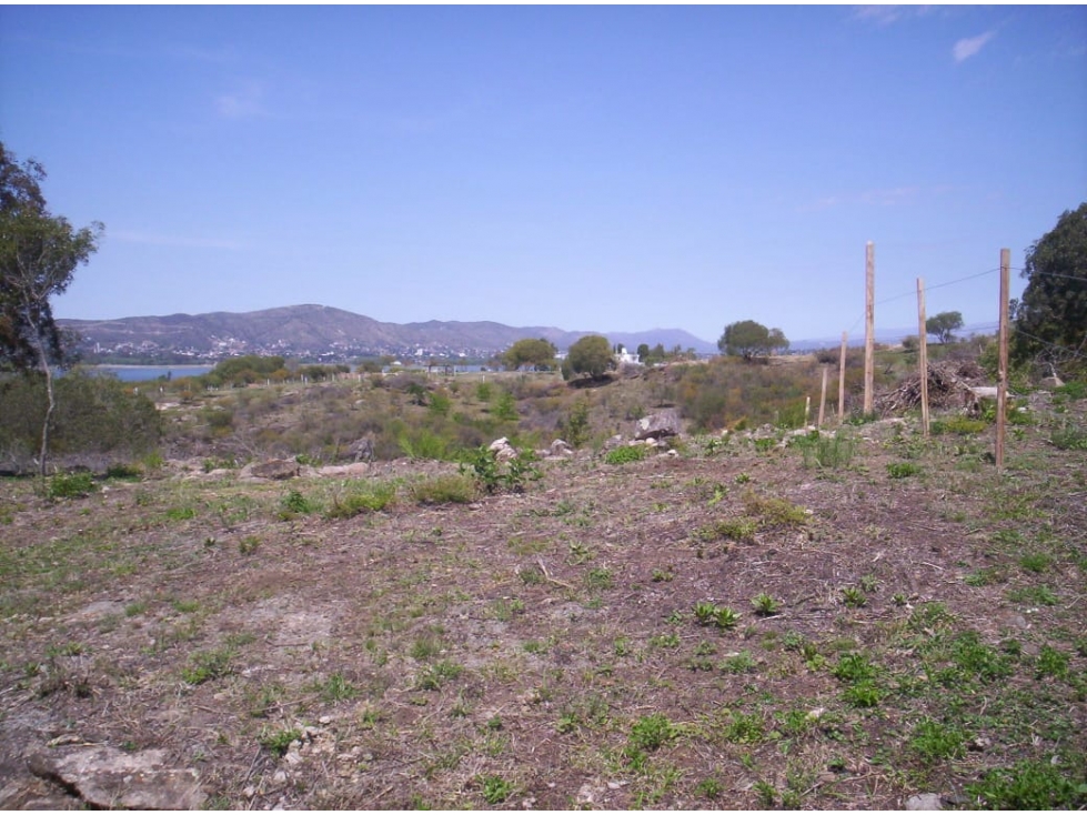 Lote en Villa Parque Siquiman de 3.180 m2. - 3