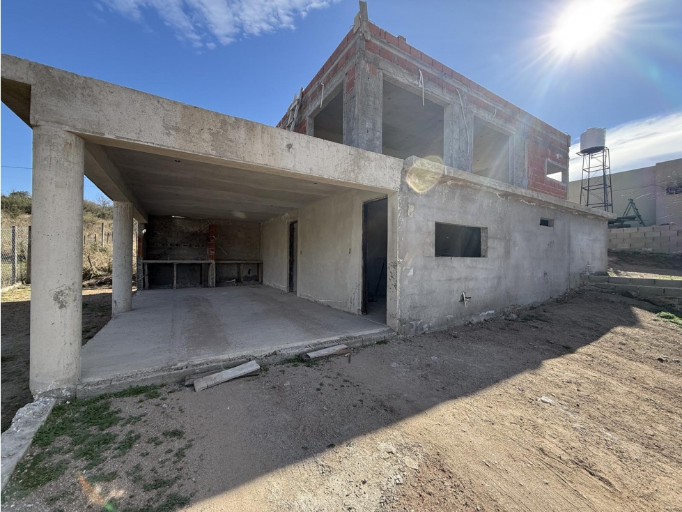 Casa 2 dormitorios, pileta y cochera a estrenar en Estancia Vieja - 2