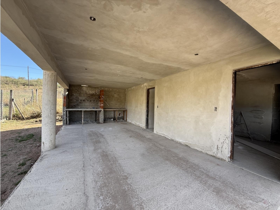 Casa 2 dormitorios, pileta y cochera a estrenar en Estancia Vieja - 3
