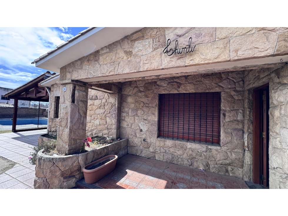 Hermosa casa sobre avenida en Carlos Paz zona centro - 4
