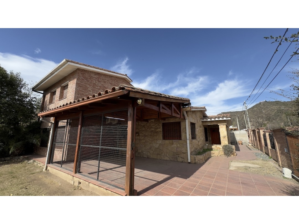 Hermosa casa sobre avenida en Carlos Paz zona centro - 6