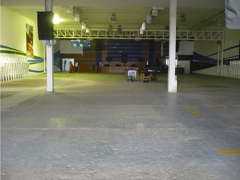 VENTA Bodega en el Pie de la popa. - Av. Pedro Heredia. - 5
