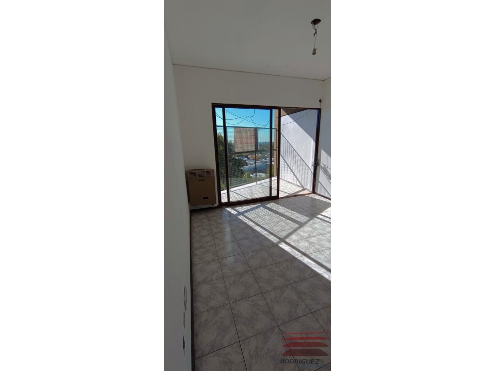 Departamento en Venta 2 Dorm 6° Piso Frontal Balcón - 6