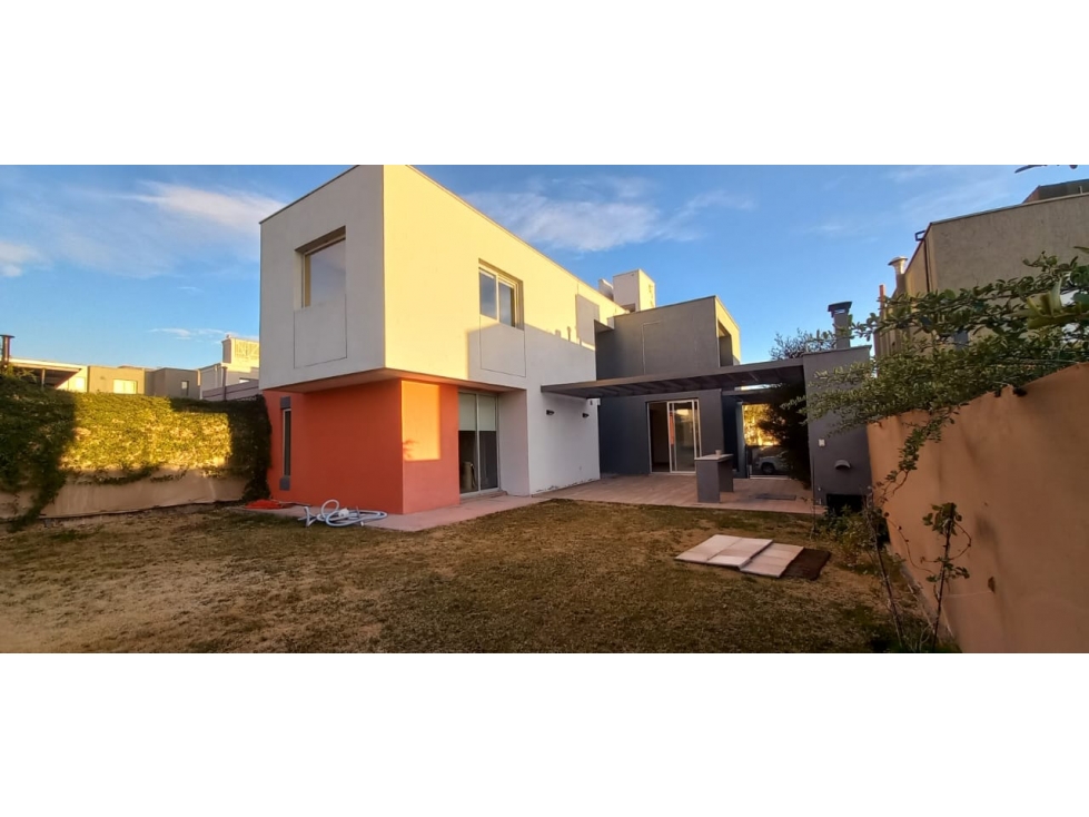 Alquiler Casa 3 Suites en Barrio La Bastilla, Mendoza - 1