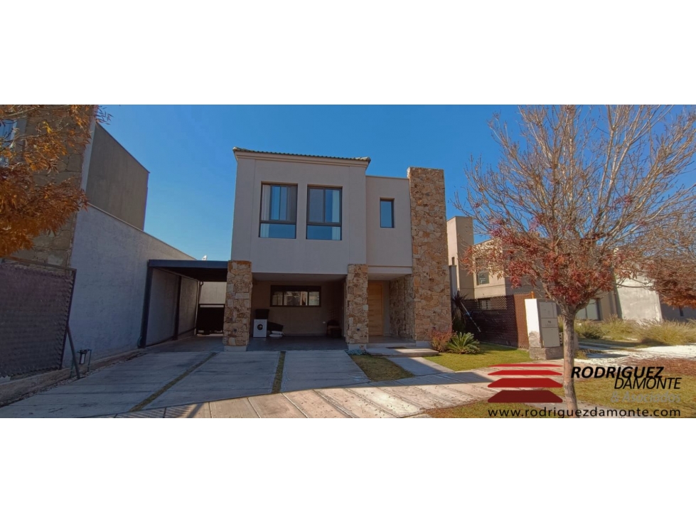 Casa en venta en Barrio Privado La Bastilla Mendoza - 1