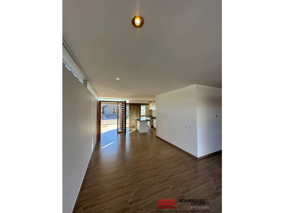 VENTA CASA A ESTRENAR EN BARRIO LAR DE TERRADA LUJÁN DE CUYO - 2