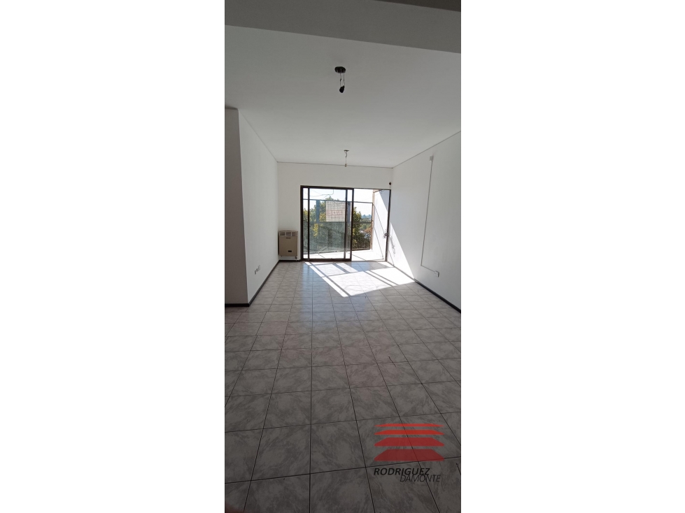 Departamento en Venta 2 Dorm 6° Piso Frontal Balcón - 5