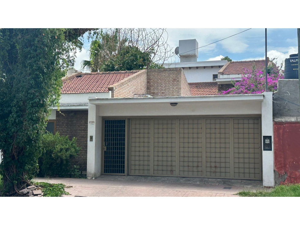 CASA DE CATEGORIA EN SEXTA - 1