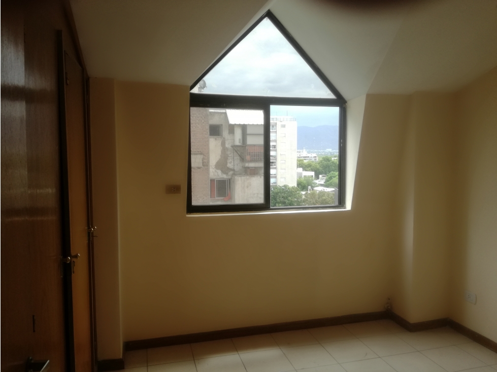 MICROCENTRO UN DORMITORIO CON COCHERA - 1