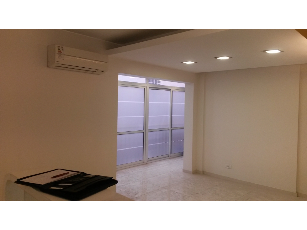 AMPLIO DEPARTAMENTO DESTINO COMERCIAL - 6