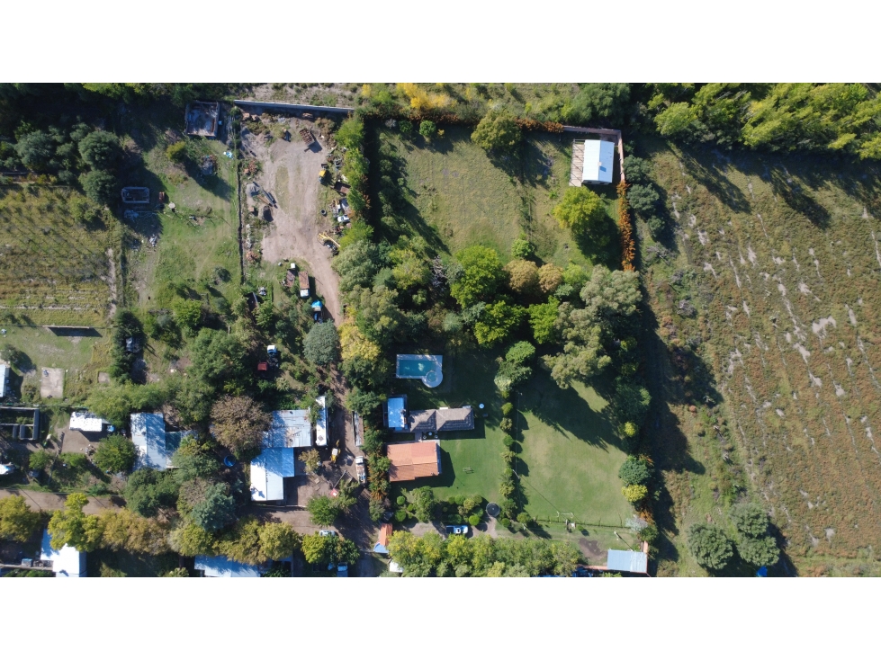 Casa con 8.000 m², pileta y quincho en Cuadro Nacional - 3
