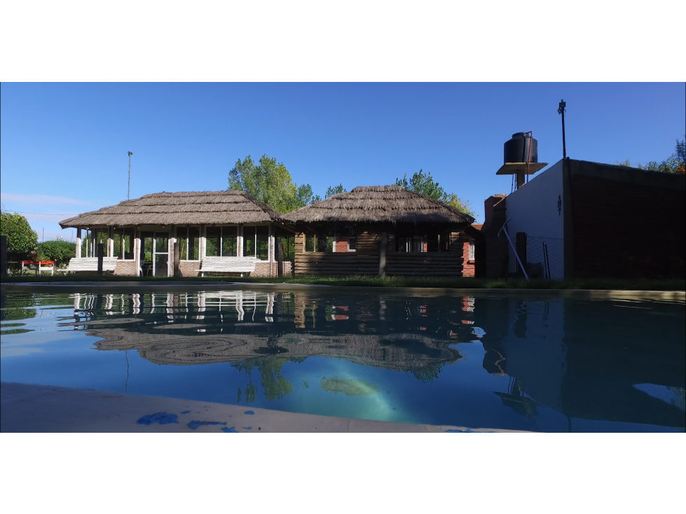 Casa con 8.000 m², pileta y quincho en Cuadro Nacional - 2