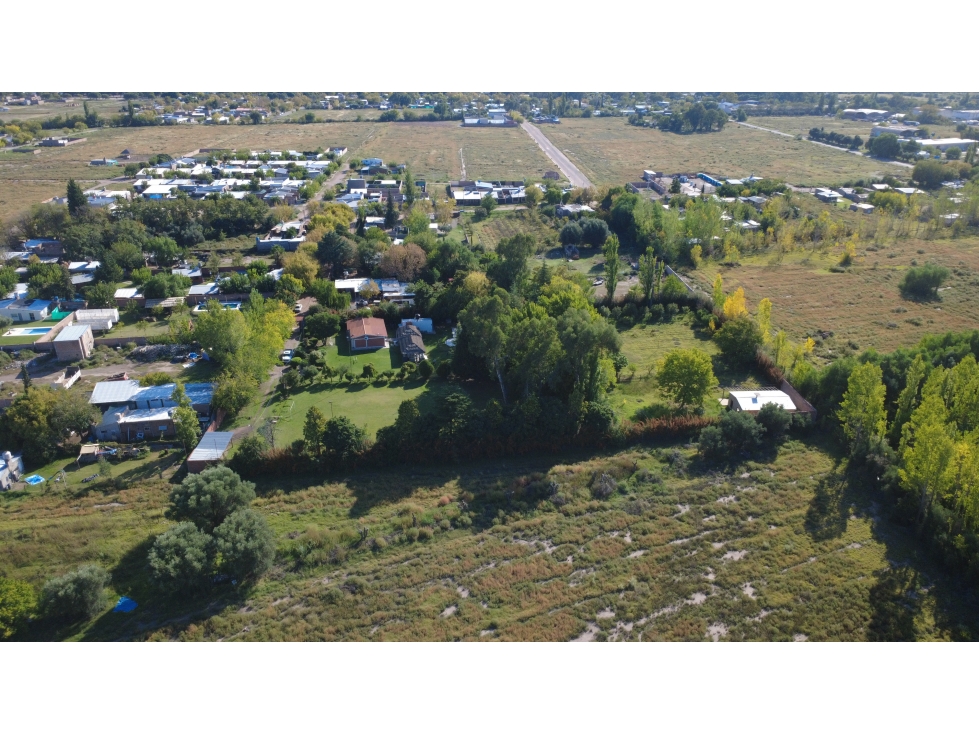 Casa con 8.000 m², pileta y quincho en Cuadro Nacional - 4