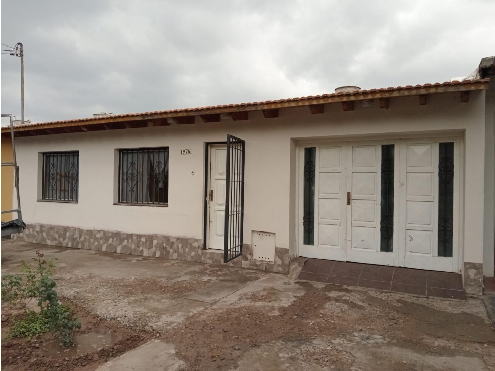 VENTA HERMOSA CASA APTA CREDITO- B° 8 DE MAYO, PLUMERILLO, LAS HERAS - 1