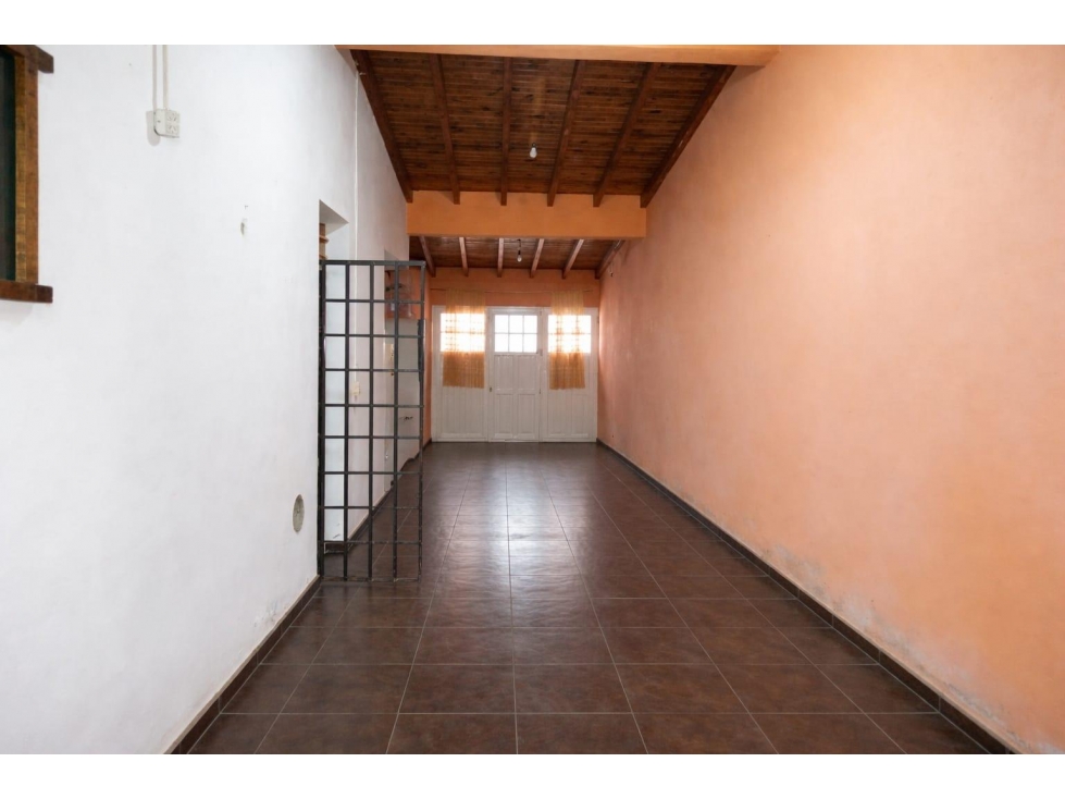 VENTA HERMOSA CASA APTA CREDITO- B° 8 DE MAYO, PLUMERILLO, LAS HERAS - 5