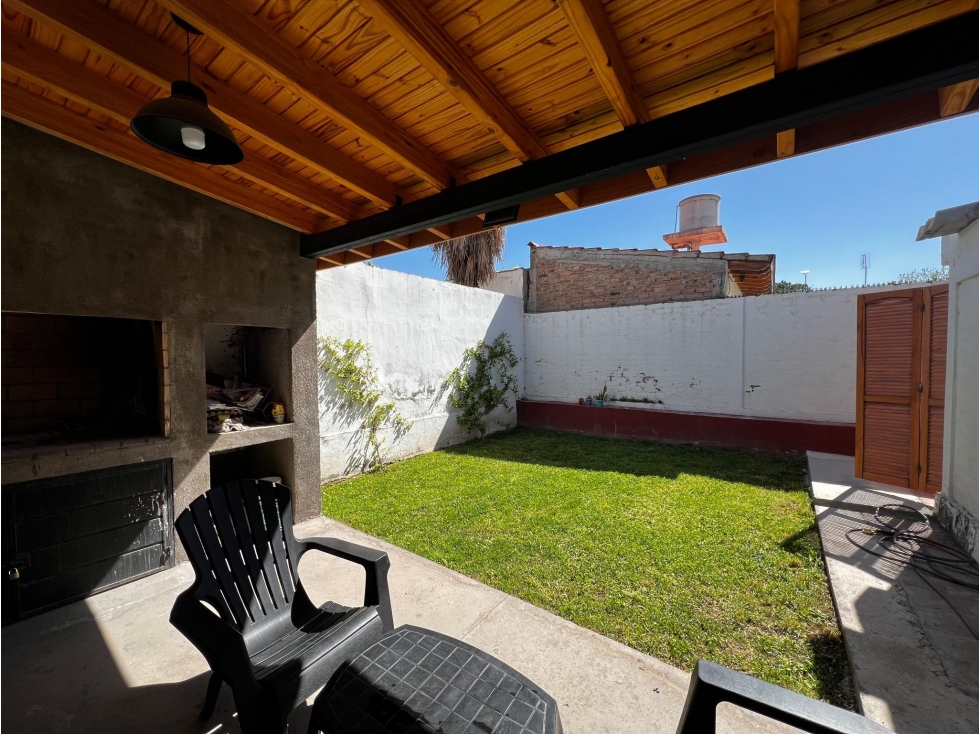 Encantadora Casa con Comodidad, Estilo y Ubicación Inmejorable - 1