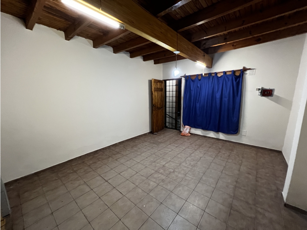 Casa en Alquile con Patio - 2