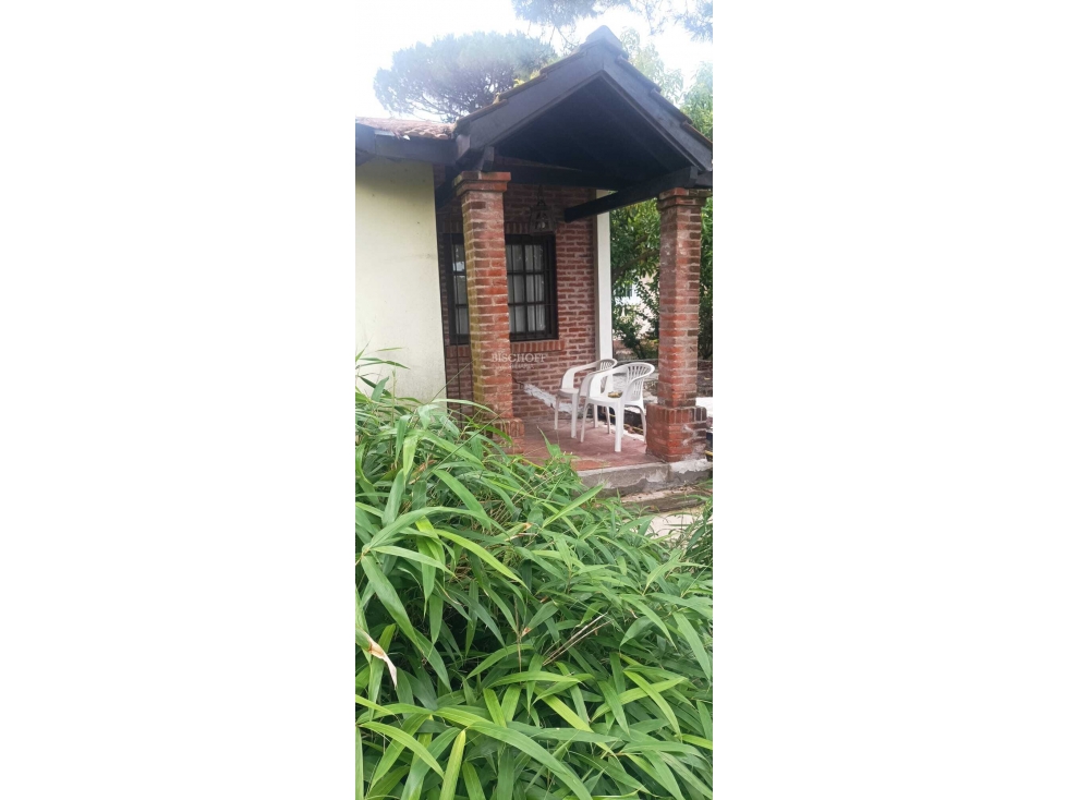 CASA DE 2 AMBIENTES CON COCHERA, TODOS LOS SERVICIOS — foto 2