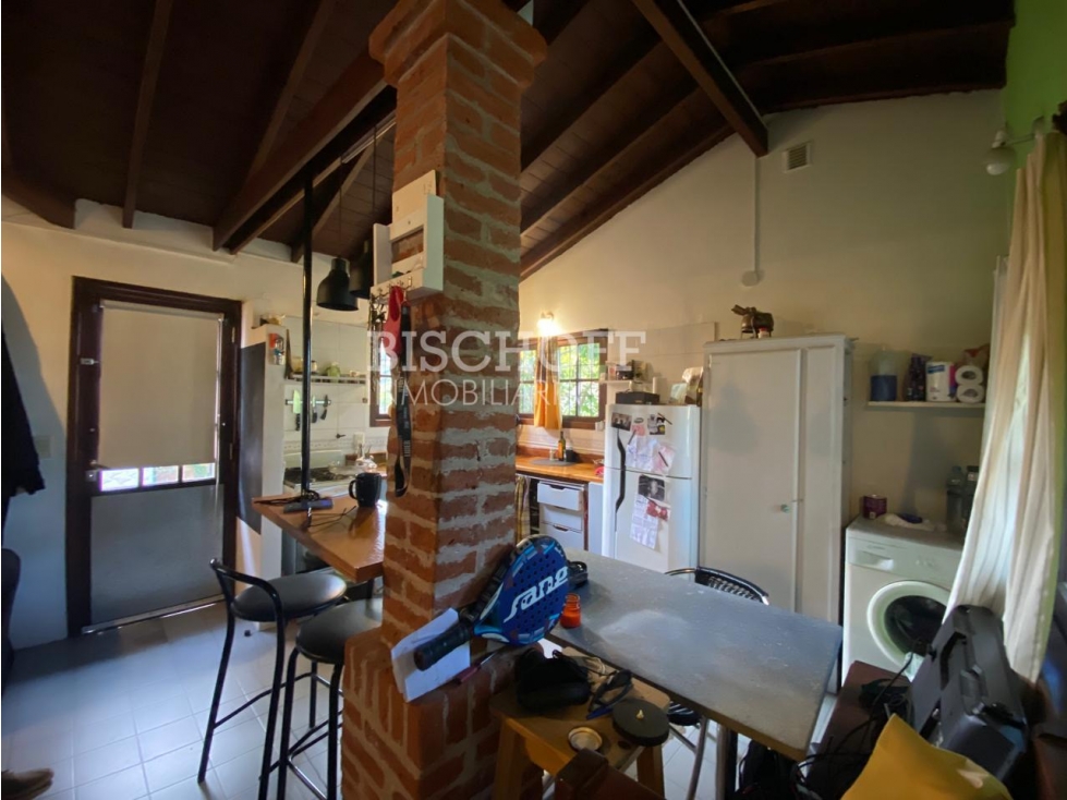 CASA DE 2 AMBIENTES CON COCHERA, TODOS LOS SERVICIOS — foto 5