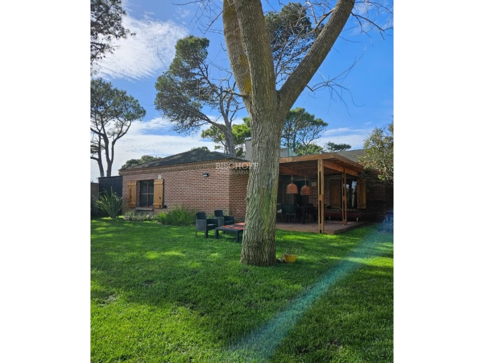 EXCELENTE CASA DE 4 AMBIENTES EN BARRIO NORTE