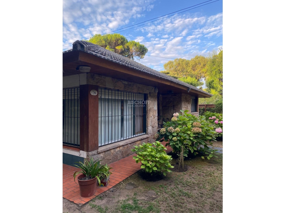CASA DE 4 AMBIENTES CON COCHERA DOBLE — foto 3