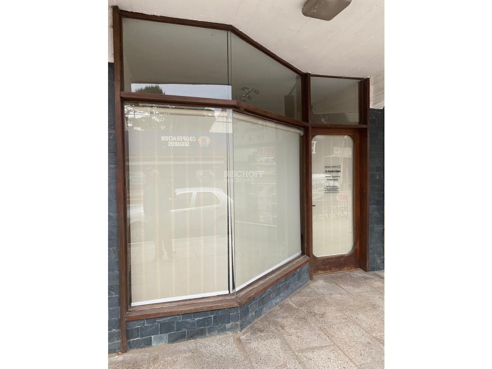 EXCELENTE LOCAL COMERCIAL, SOBRE AVENIDA BUENOS AIRES — foto 4