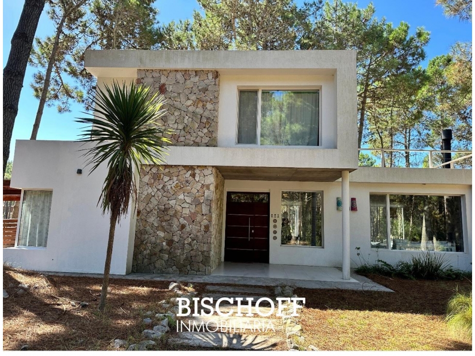 CASA EN VENTA SOBRE LAGUNA VILLAROBLES - 1