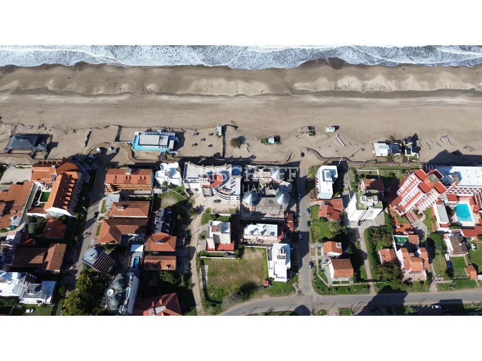 EXCELENTE DEPARTAMENTO 2 AMBIENTES CON COCHERA, VISTA AL MAR — foto 2