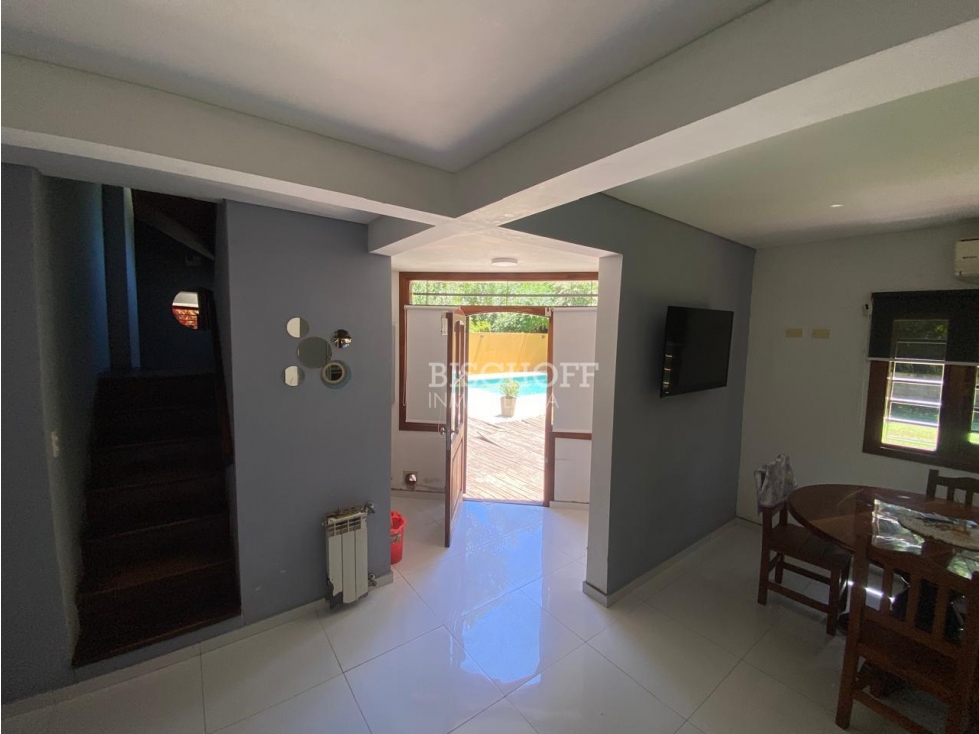 EXCELENTE CASA DE 4 AMBIENTES, CON PISCINA CLIMATIZADA. — foto 4