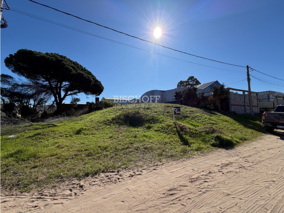 LOTE MULTIFAMILIAR EN ESQUINA - 4