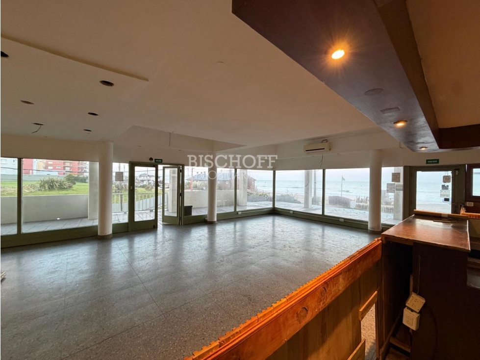 LOCAL COMERCIAL EN ALQUILER, FRENTE AL MAR - 6
