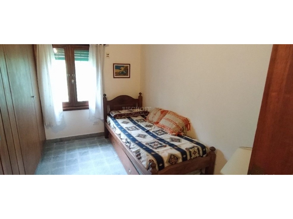 AMPLIO TERRENO CON DOS CASAS, TODOS LOS SERVICIOS - 6