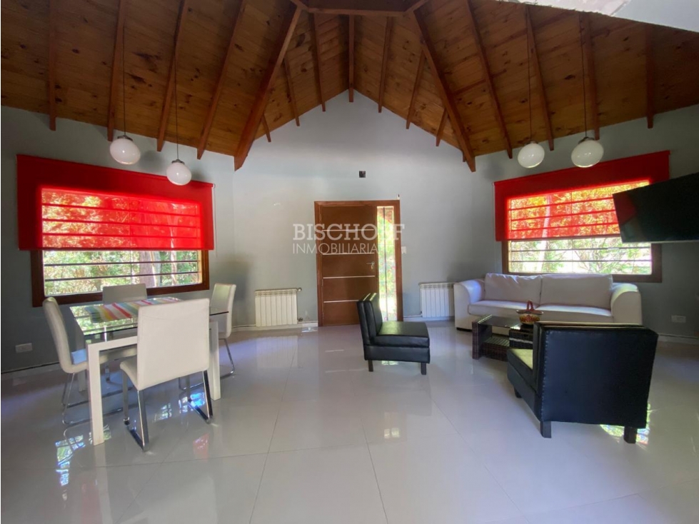 EXCELENTE CASA DE 4 AMBIENTES, CON PISCINA CLIMATIZADA. — foto 2