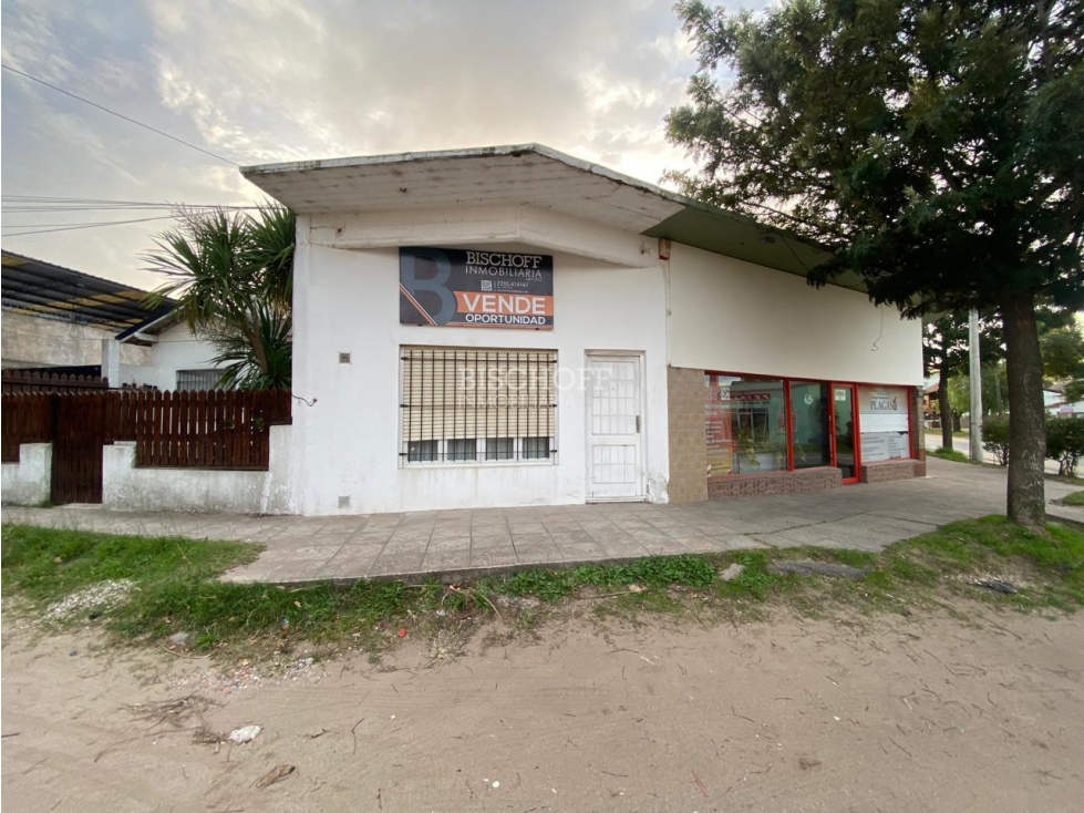VENTA EN BLOCK DE 3 LOCALES COMERCIALES + DEPTO. 2 AMB + CASA - 2