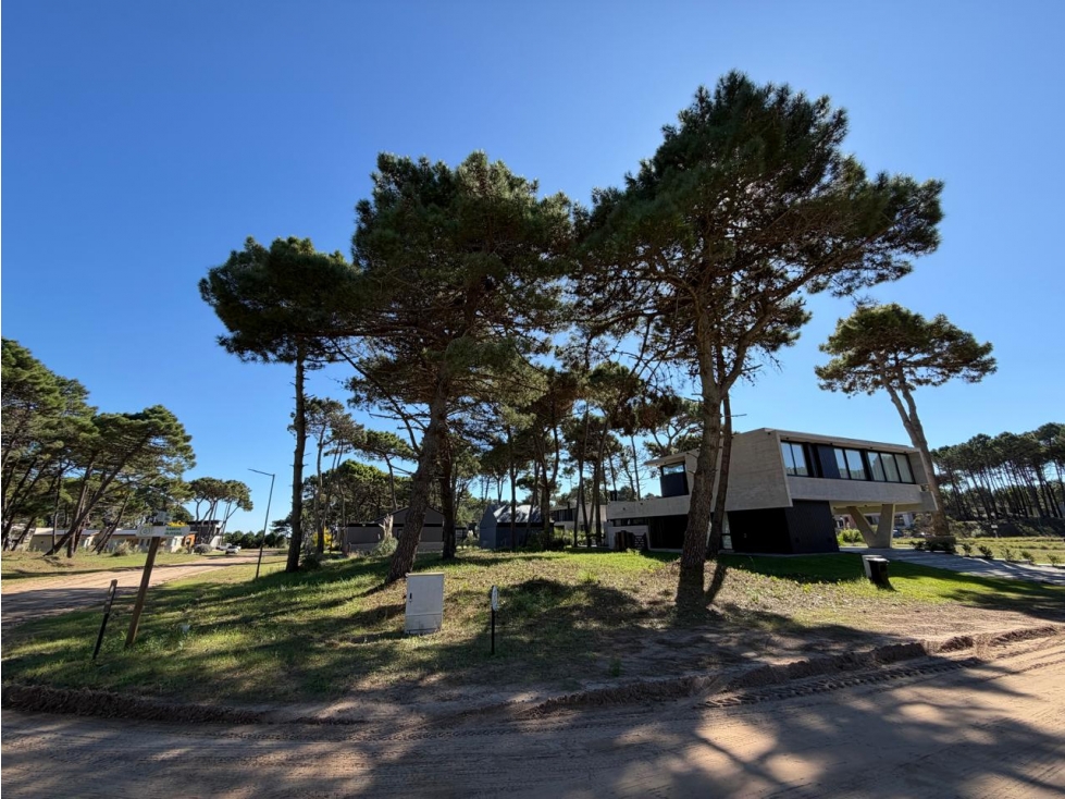 VENTA DE LOTE EN BARRIO PRIVADO PIONEROS - 2
